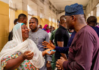 Patients Of Marina General Hospital Shocked As Gov. Sanwo-Olu Pays Unscheduled Visit (Photos) - Photo/Image