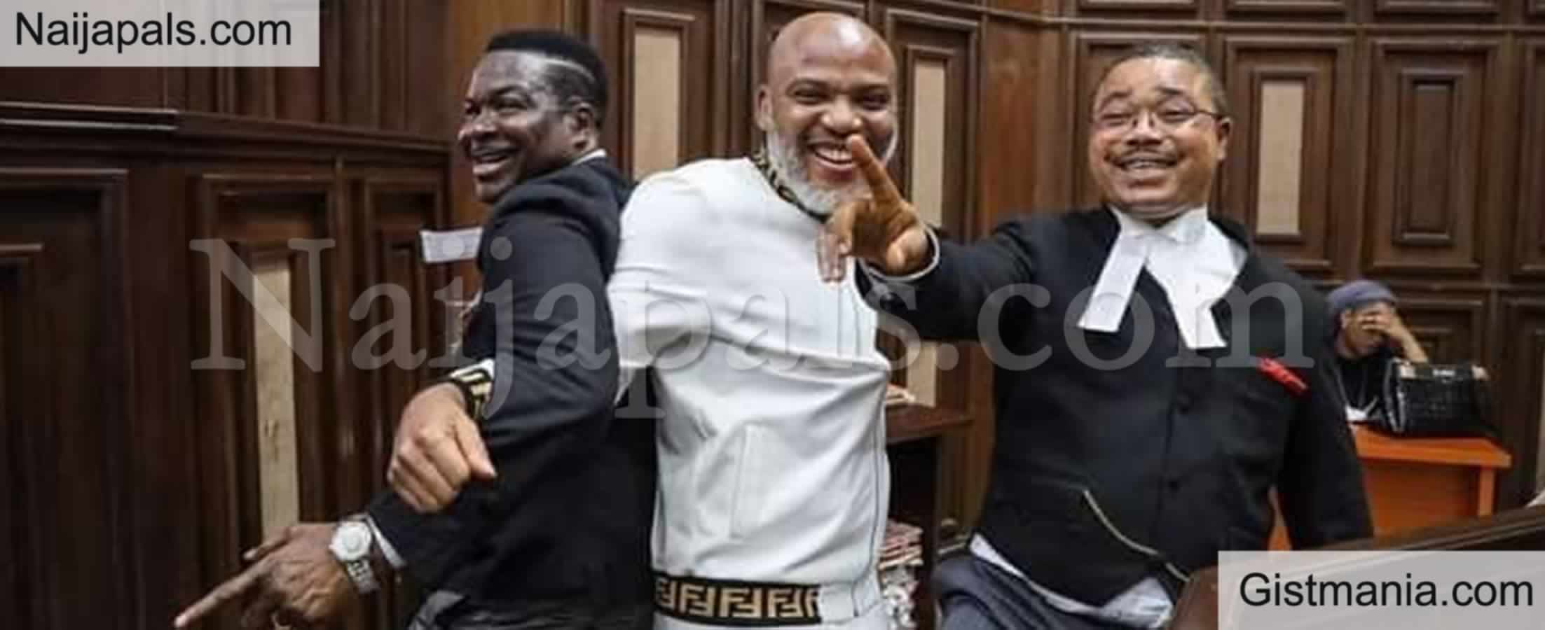 <img alt='.' class='lazyload' data-src='https://img.gistmania.com/emot/grin.gif' /> IPOB Lead<b>er, Nnamdi Kanu Strikes A Funny Pose With His Lawyers Inside Court</b> (Photos)
