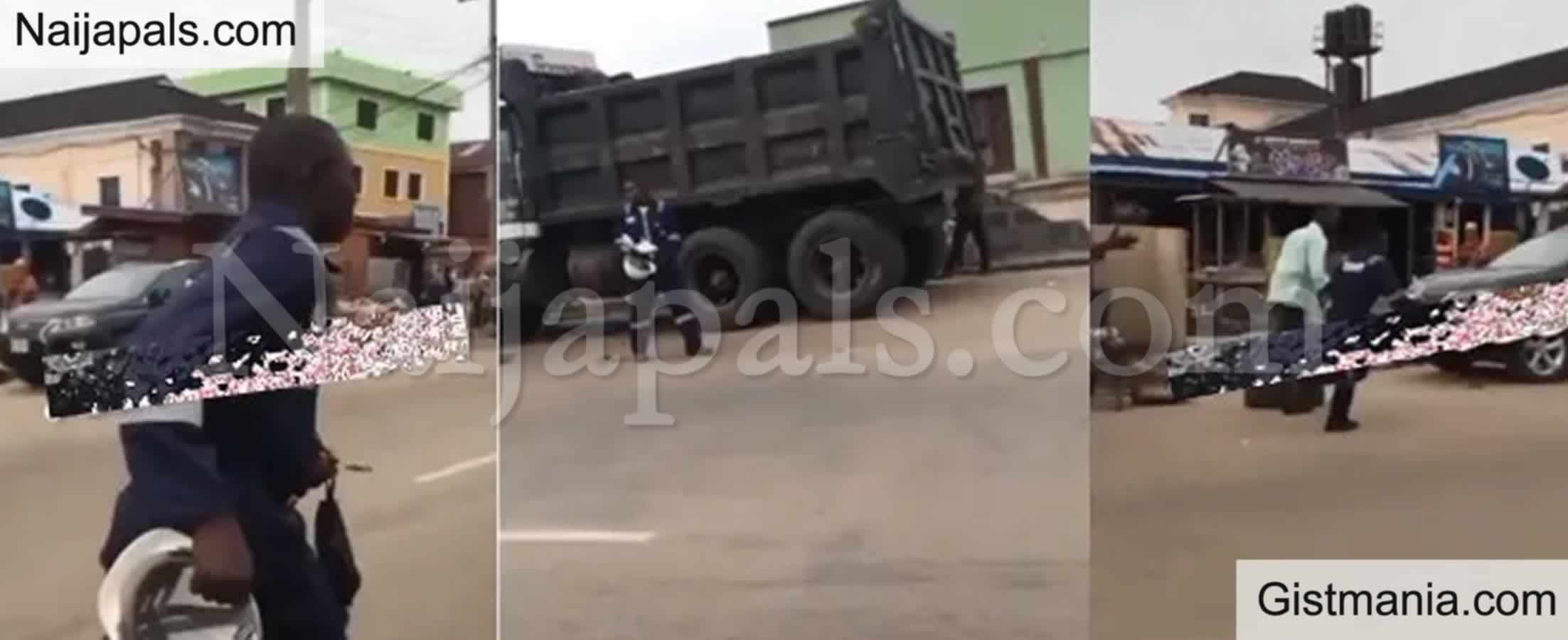 <img alt='.' class='lazyload' data-src='https://img.gistmania.com/emot/video.gif' /> <b>PHCN Official Flee For Their Lives As Angry resident Chase Them In Ajegunle </b>(VIDEO)