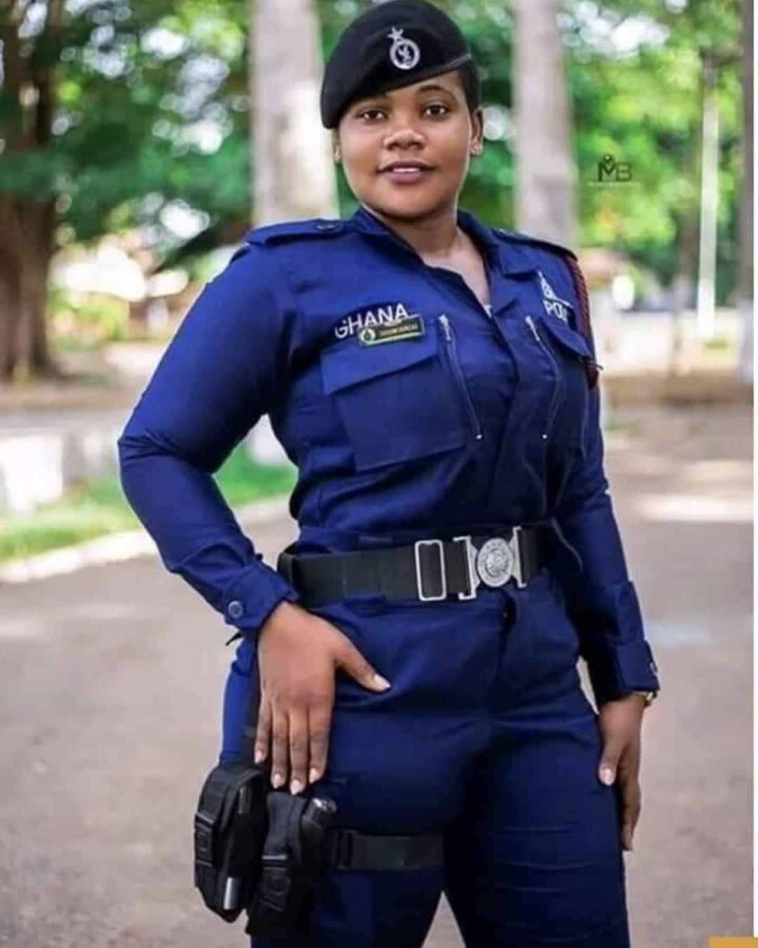 Thicc policewoman