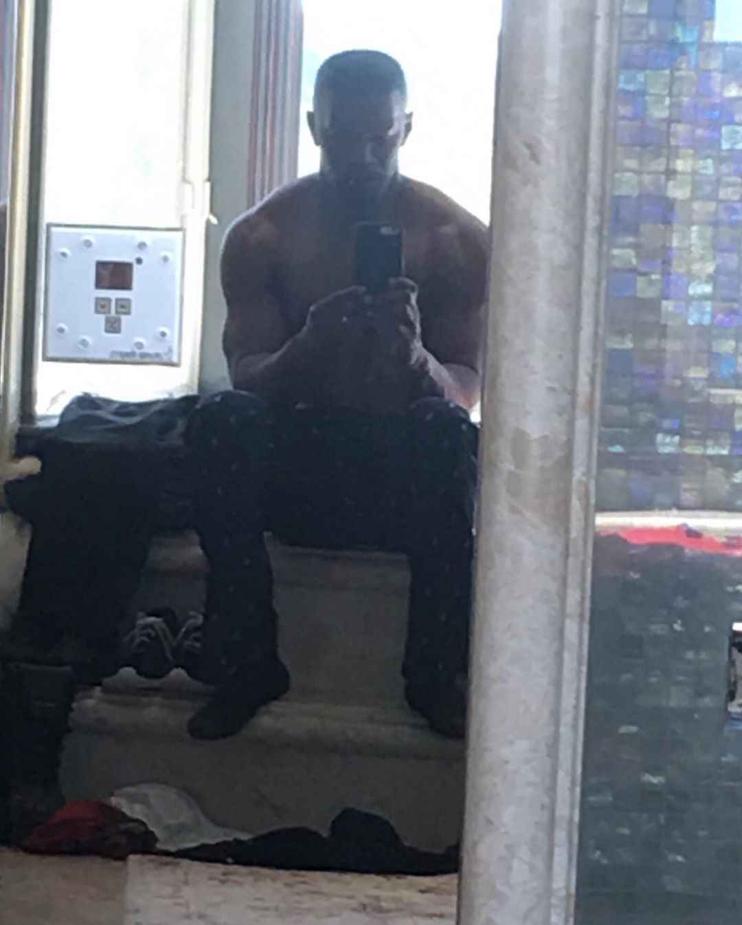 Jamie Foxx Flaunts Ripped Physique In Preparation To Play "Mike Tyson&...