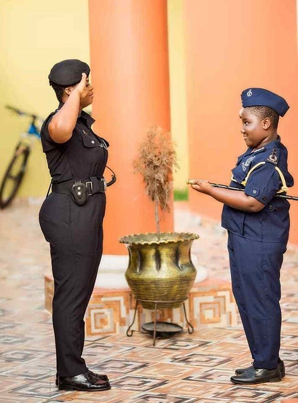 Photos Of This Beautiful Female Ghanaian Police Officer Goes Viral On Internet %Post Title