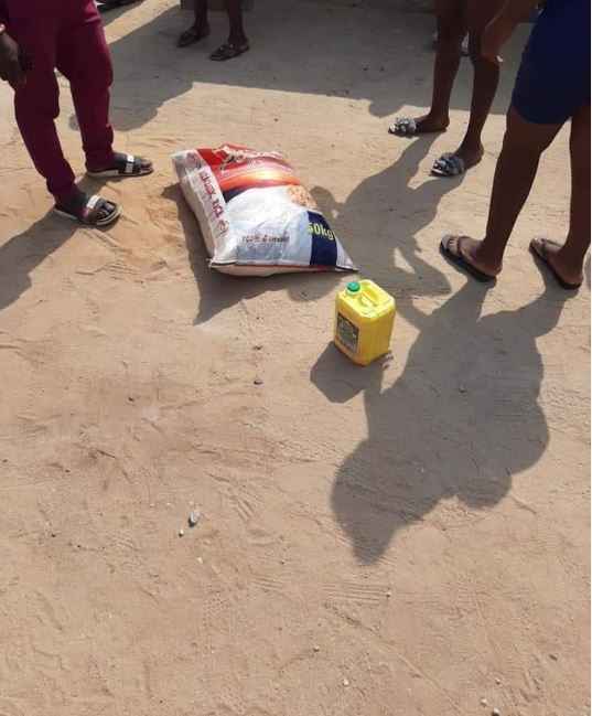 Woman Who Jumps Fence To Steal A Bag Of Rice, Caught On The Process (Photos) 15