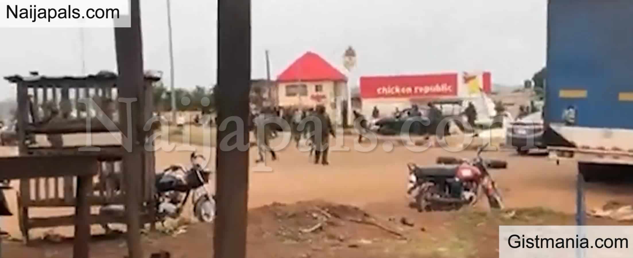 <img alt='.' class='lazyload' data-src='https://img.gistmania.com/emot/comment.gif' /> <b>Nigerian Soldiers Accused Of Shooting At Students Protesting Against ASUU Strike In Akure</b>