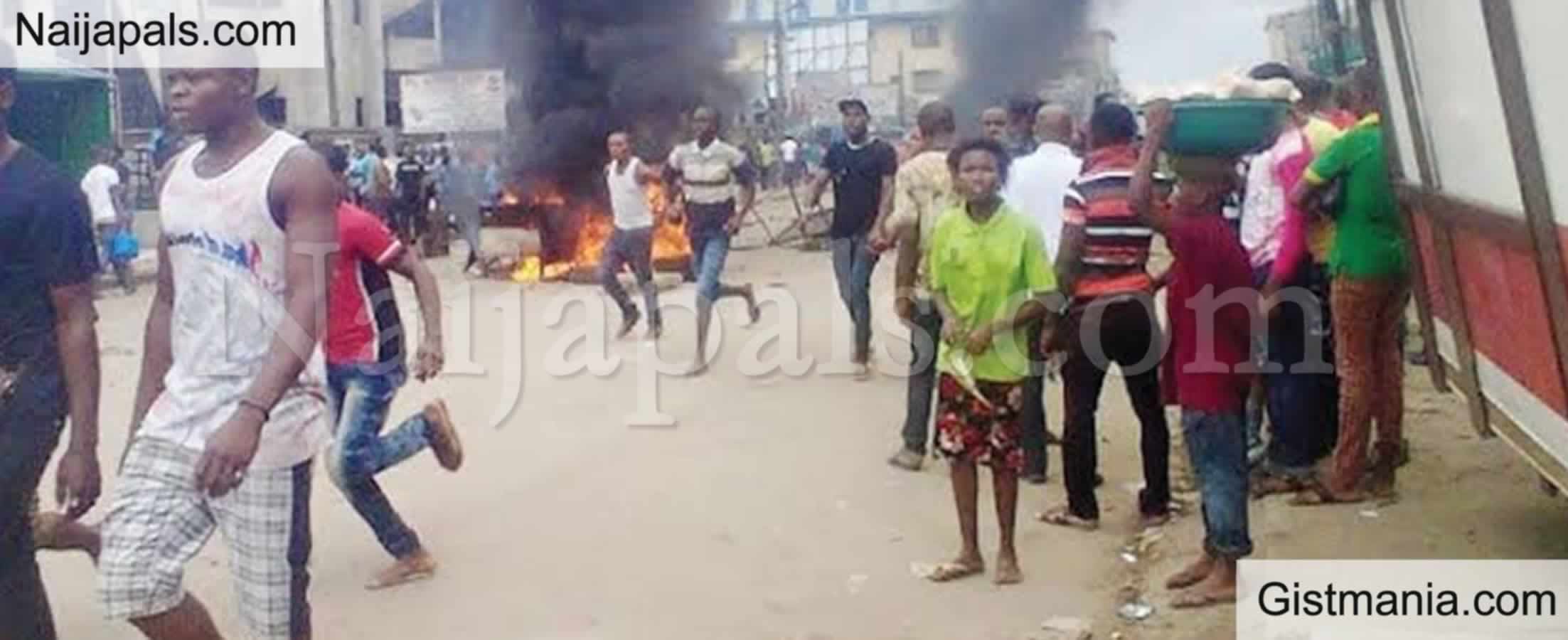 Mob Burns 3 Suspected Armed Robbers To Death In Anambra - Gistmania