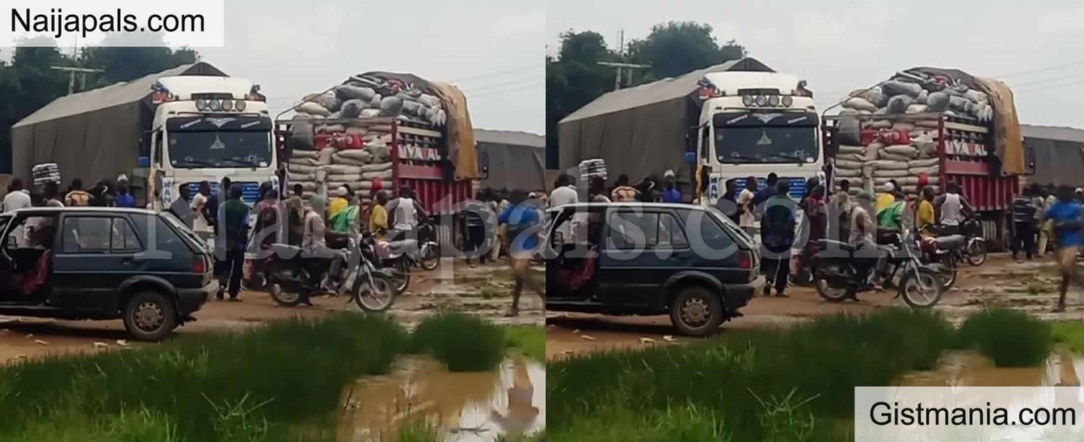 <img alt='.' class='lazyload' data-src='https://img.gistmania.com/emot/comment.gif' /> <b>Truck Drivers Protest Flogging Of Colleague By Soldiers, Left Commuters Stranded For 16 Hours In Abuja</b>